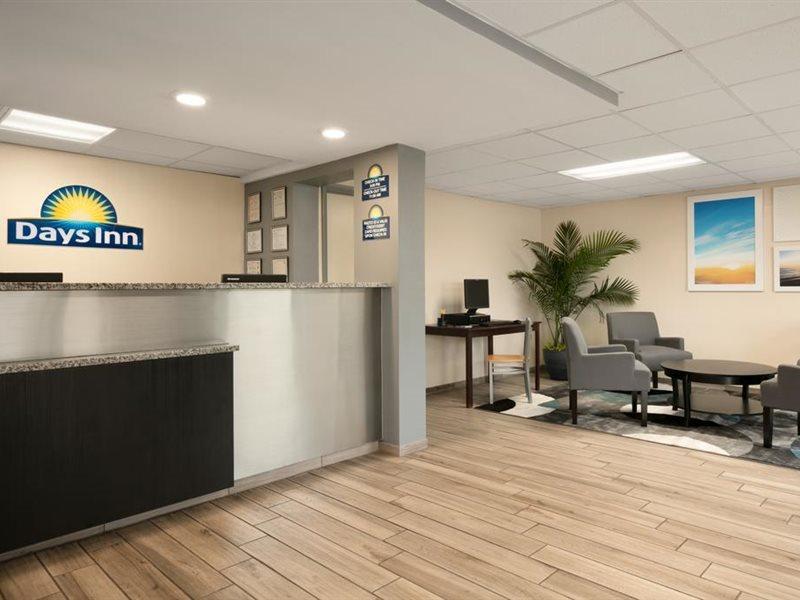 Days Inn By Wyndham Clearwater/Central Экстерьер фото